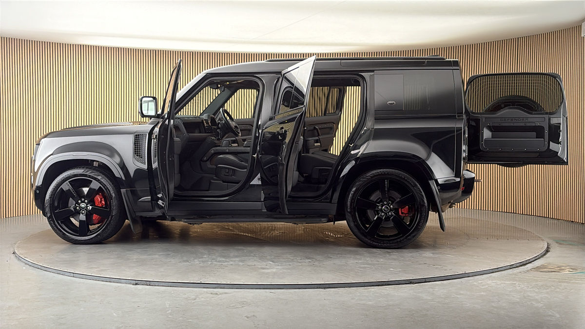 More views of Land Rover Defender 110
