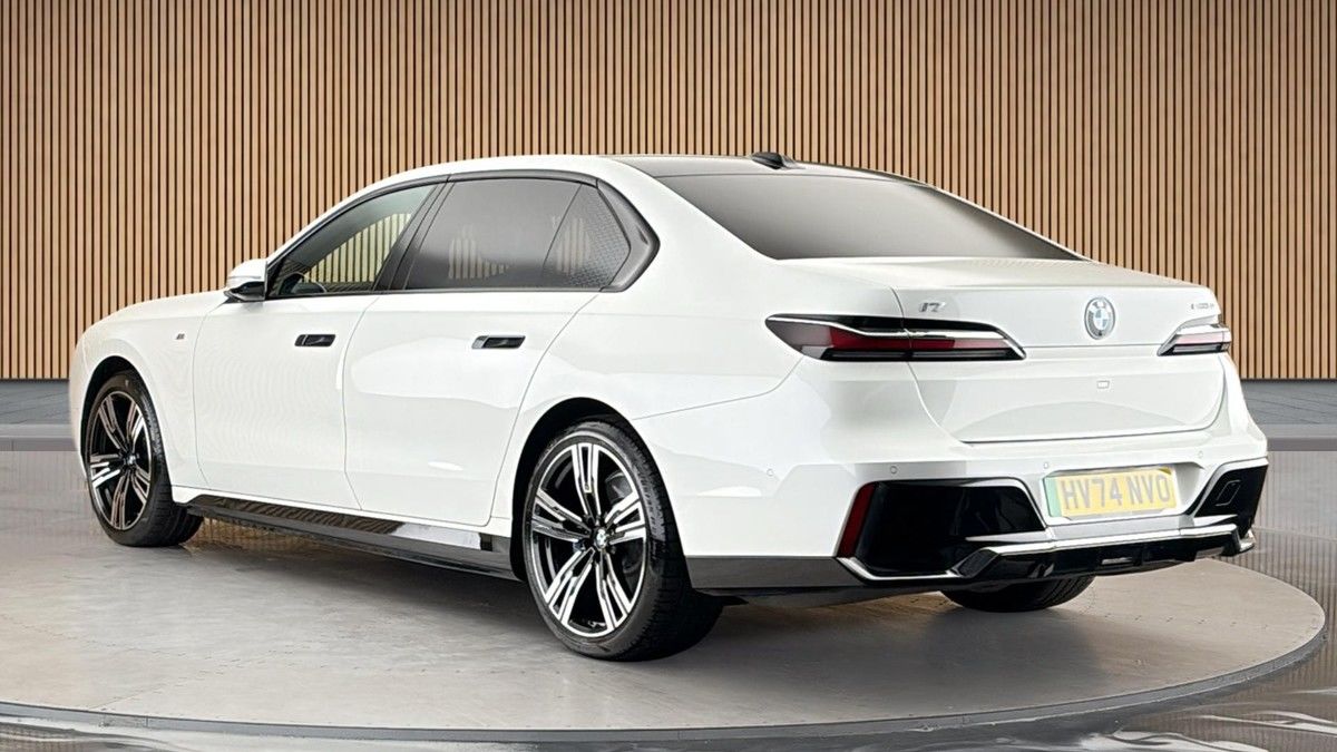 More views of BMW i7