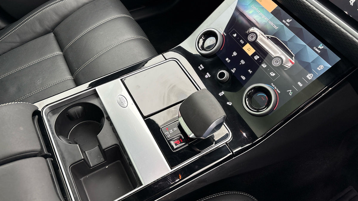 Land Rover Range Rover Velar Image 18