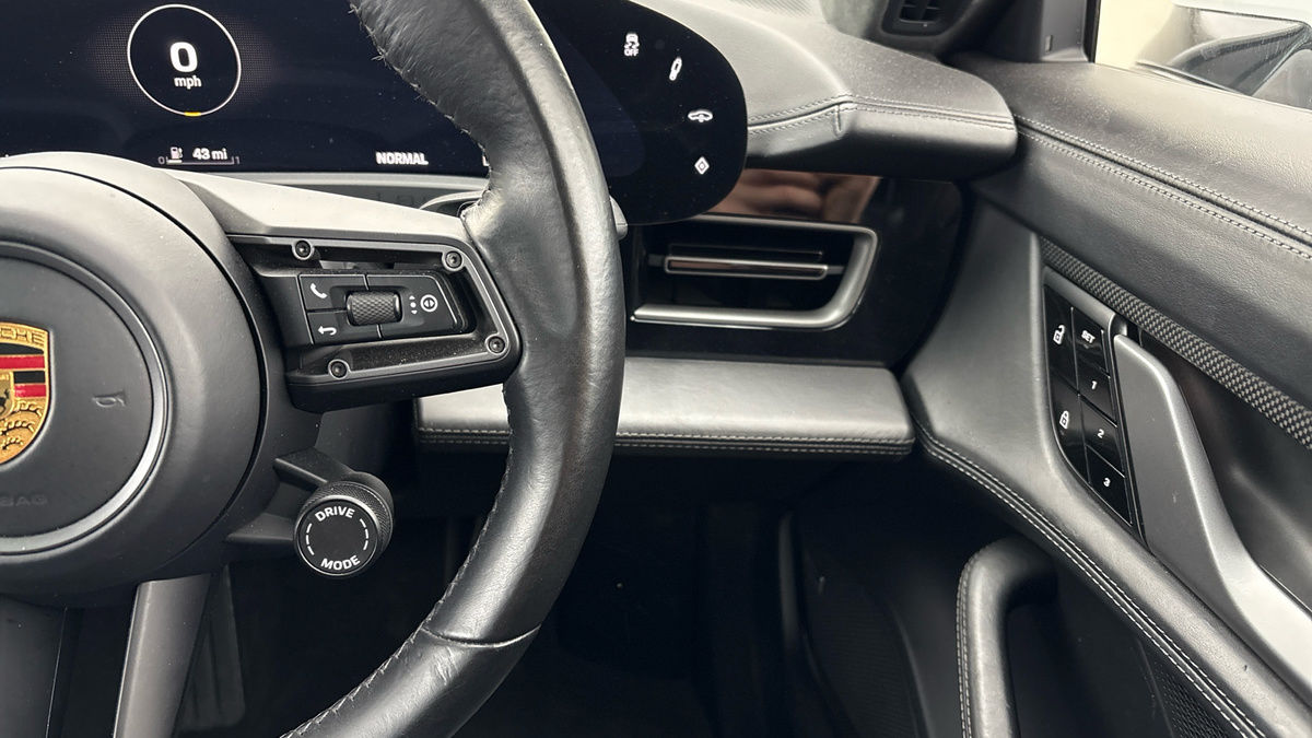 Porsche Taycan Image 15