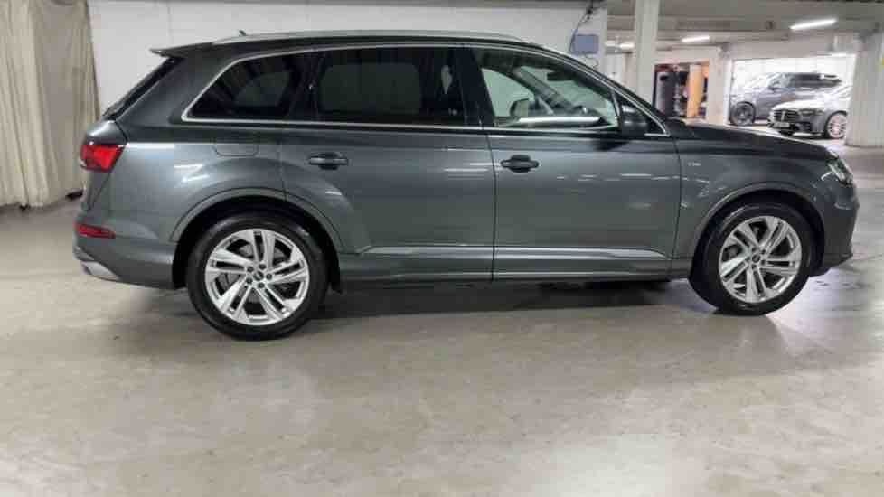 More views of Audi Q7