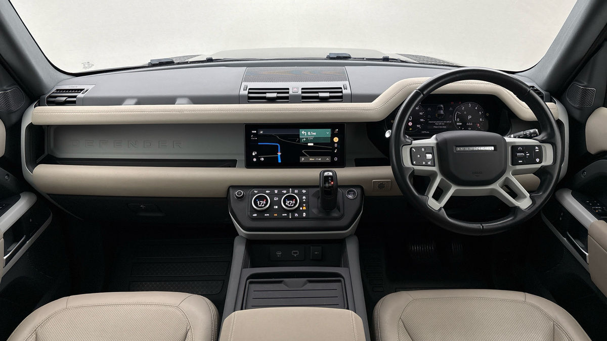 Land Rover Defender 110 Image 12