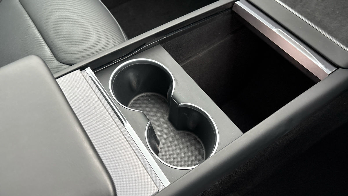Tesla Model Y Image 36