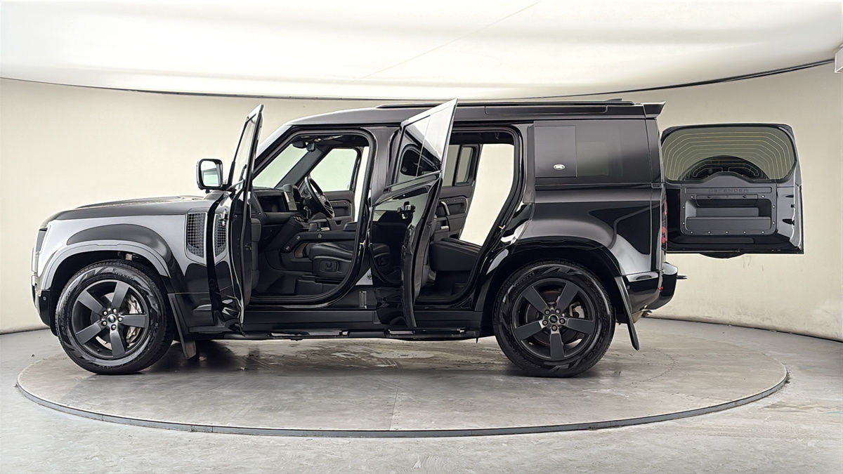 More views of Land Rover Defender 110