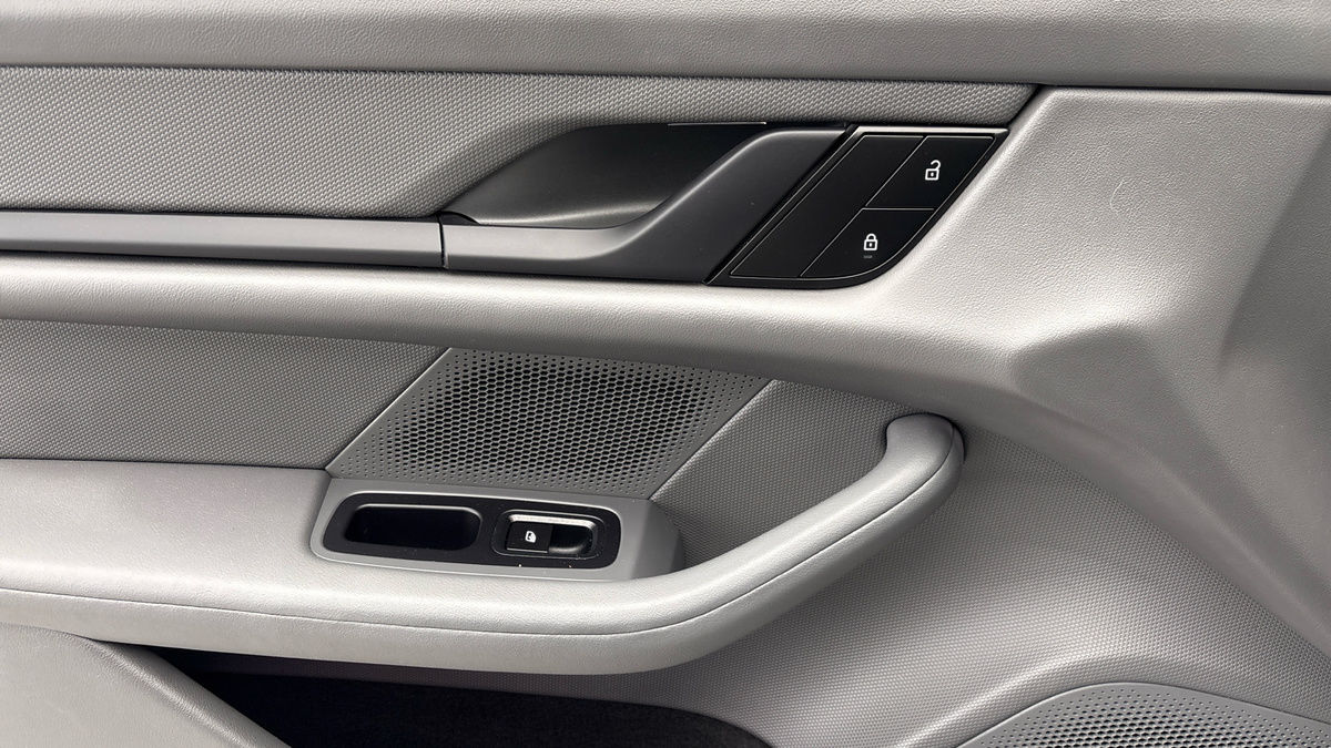 Porsche Taycan Image 19