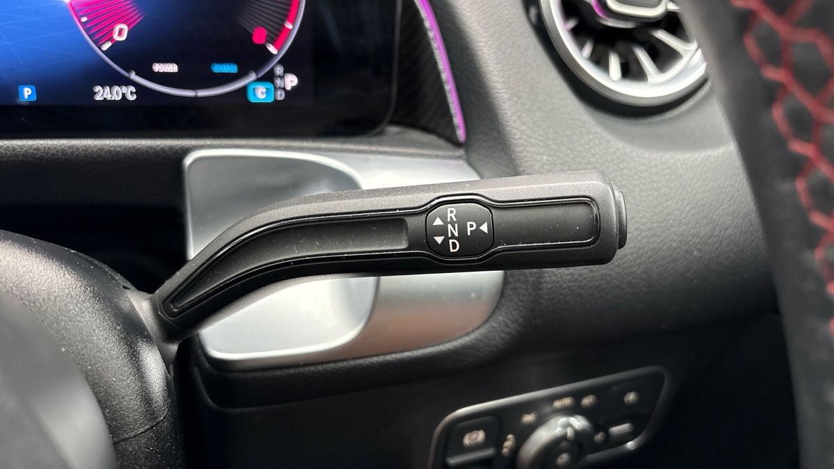 Mercedes-Benz GLB Image 30