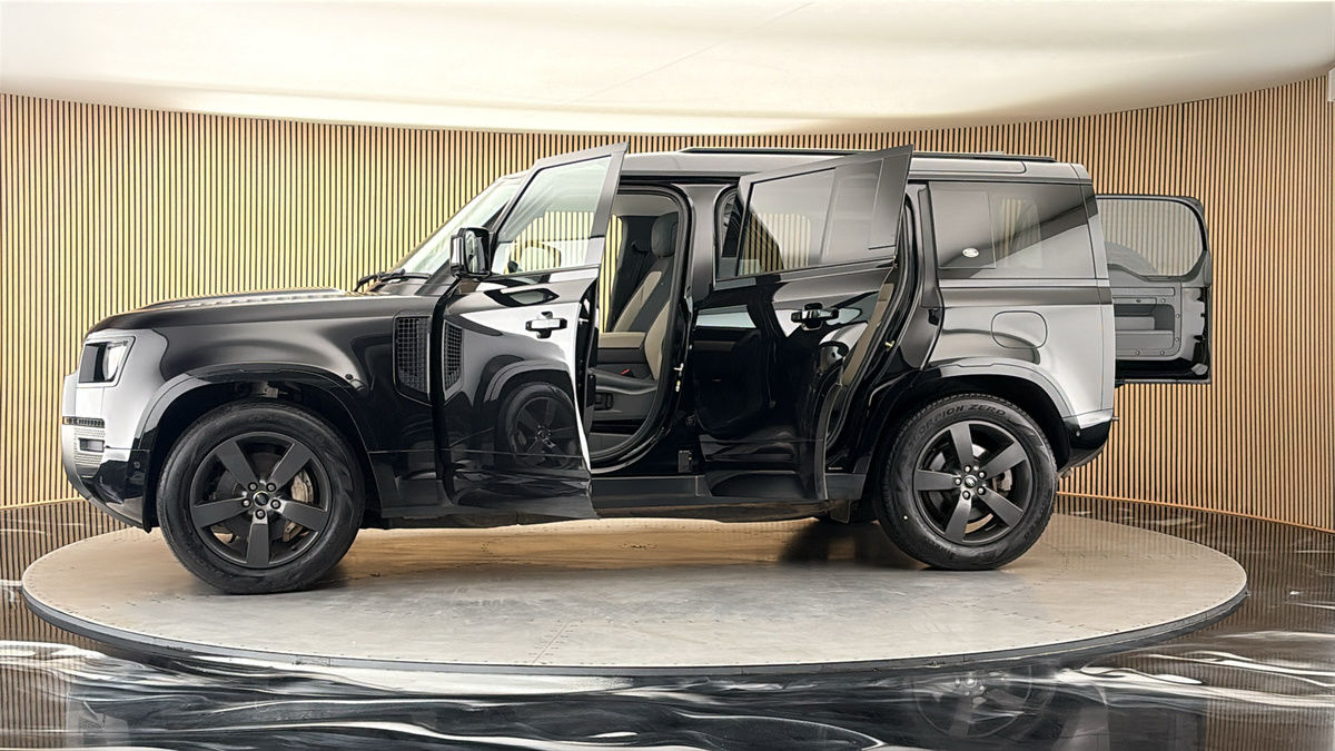 More views of Land Rover Defender 110