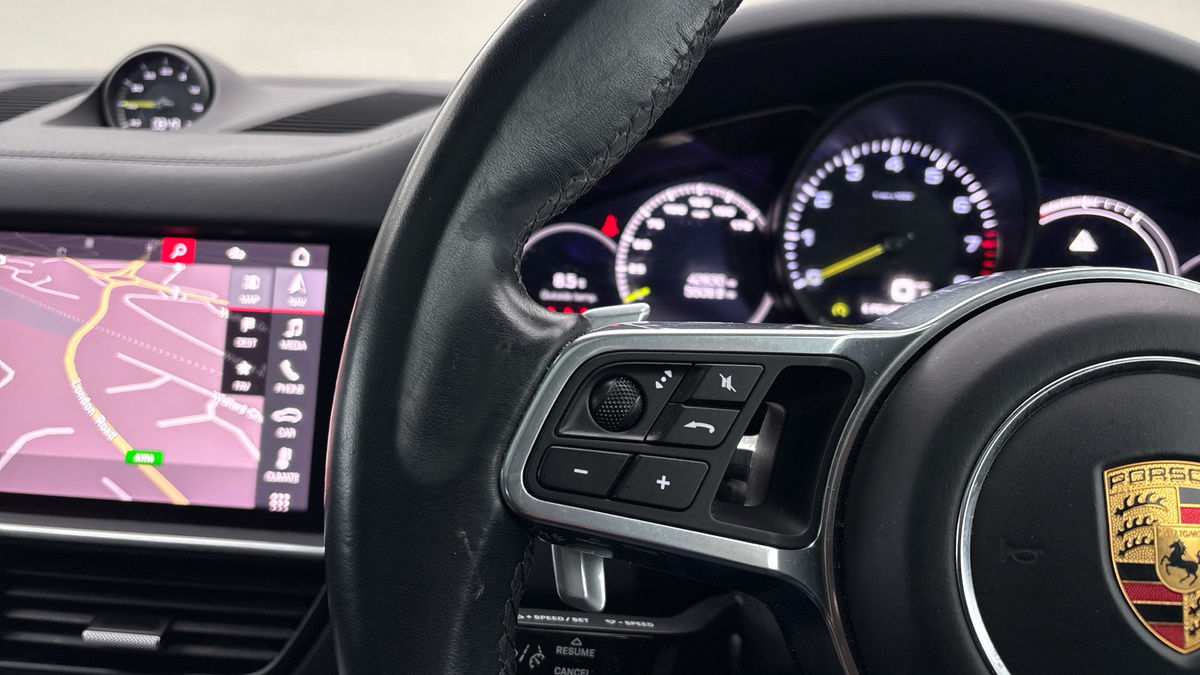 Porsche Cayenne Image 13