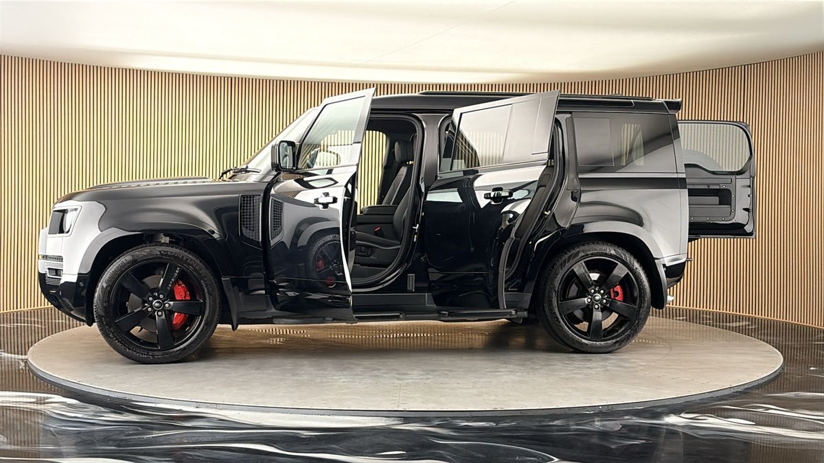 More views of Land Rover Defender 110