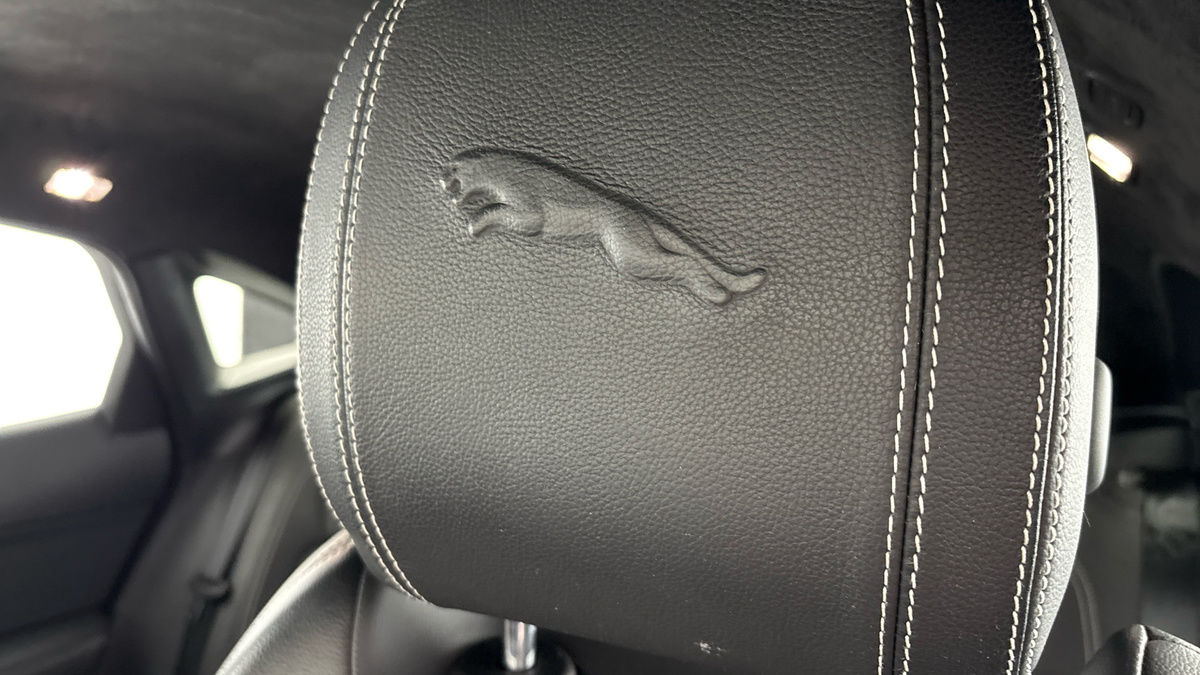 Jaguar E-PACE Image 25