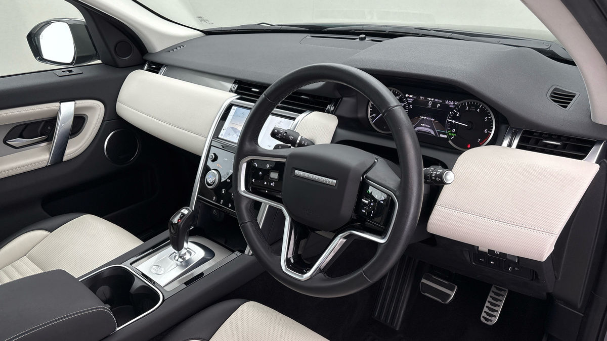 Land Rover Discovery Sport Image 5