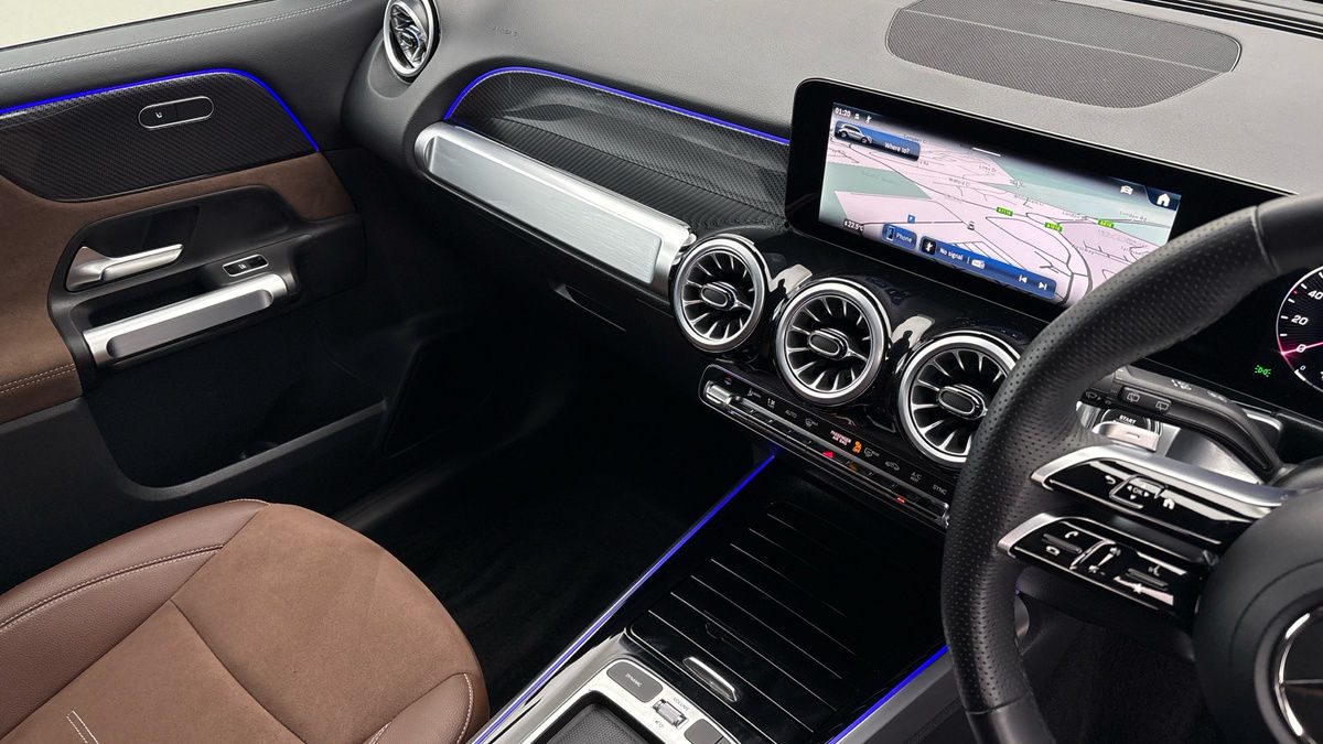 Mercedes-Benz GLB Image 18