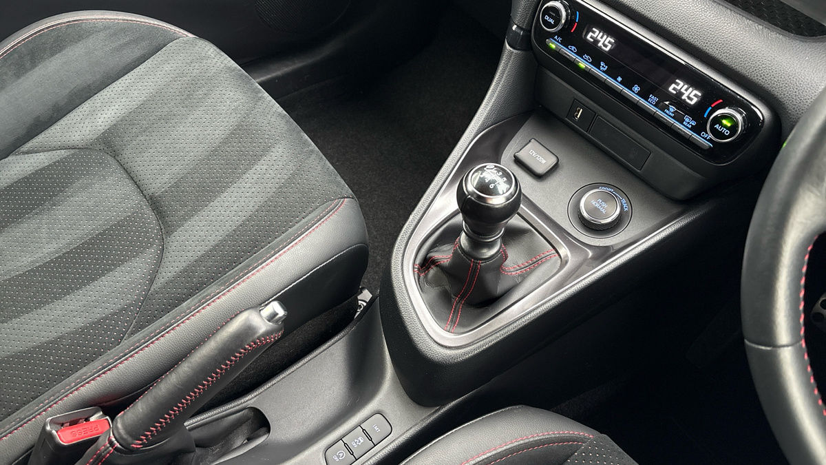 Toyota Yaris Image 18