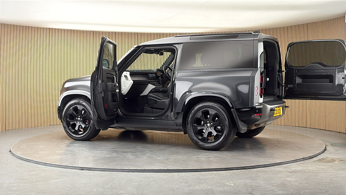 More views of Land Rover Defender 90