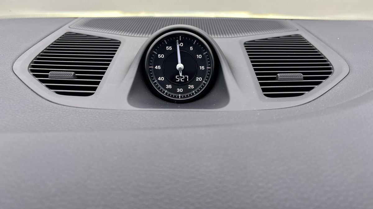 Porsche Cayenne Image 25