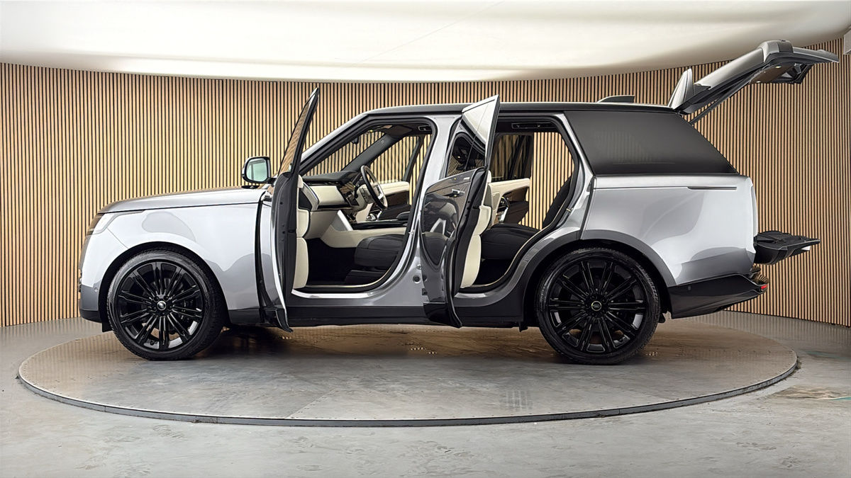 More views of Land Rover Range Rover