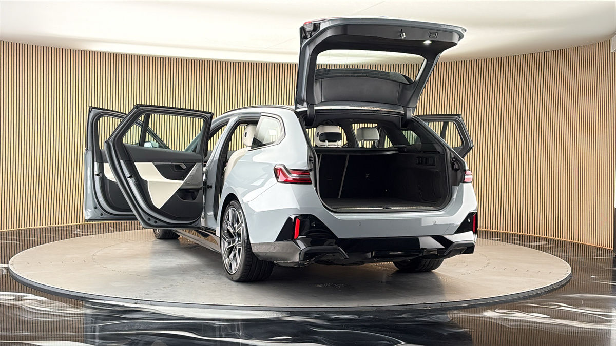 More views of BMW i5