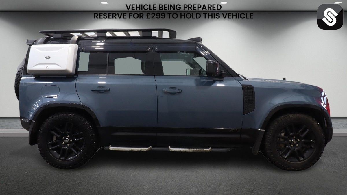 Land Rover Defender 110 Image 5