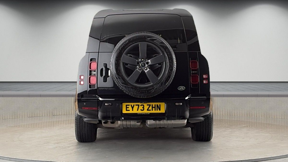 Land Rover Defender 130 Image 4