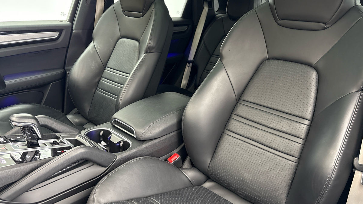 Porsche Cayenne Image 7