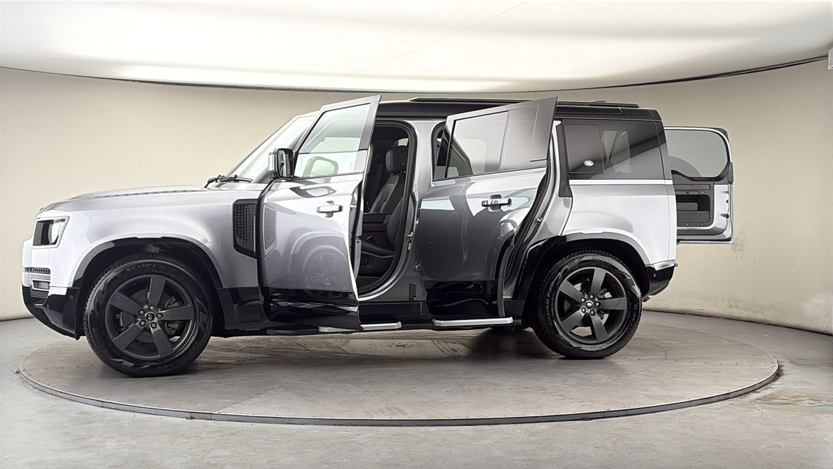 More views of Land Rover Defender 110