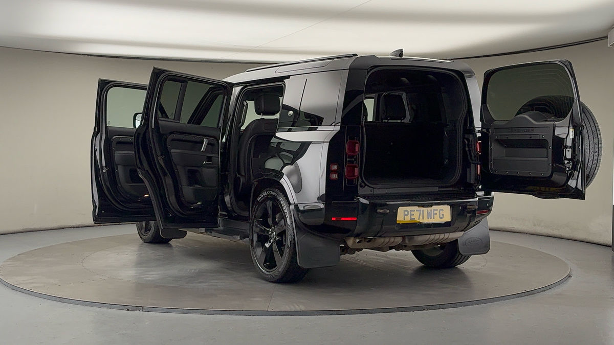 Land Rover Defender 110 Image 23