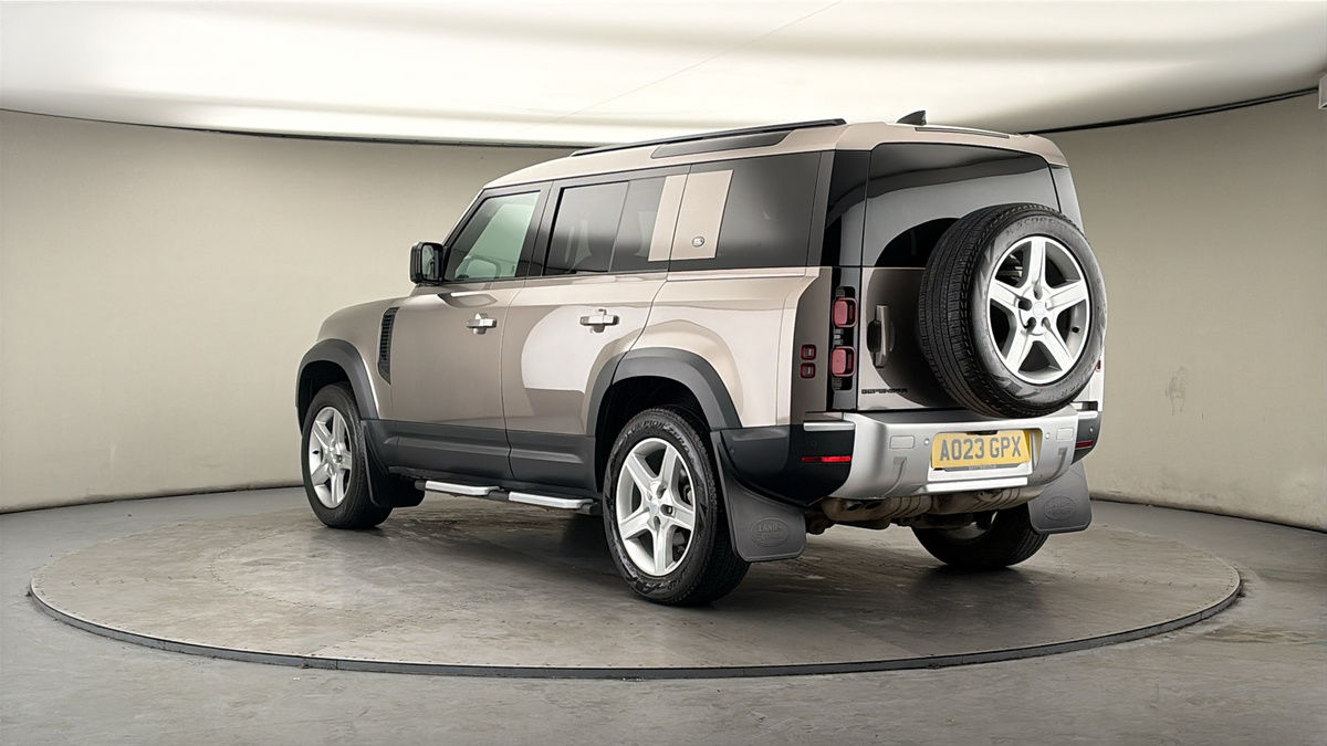 Land Rover Defender 110 Image 2