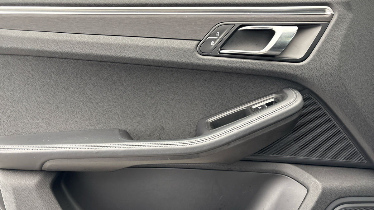 Porsche Macan Image 19