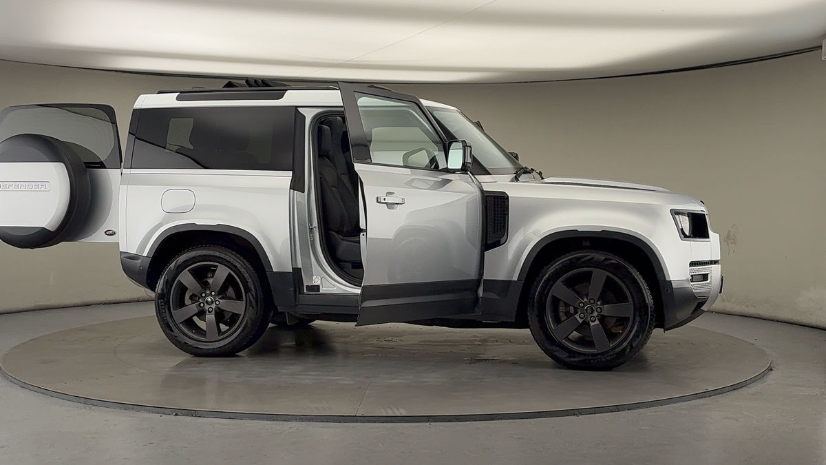 More views of Land Rover Defender 90