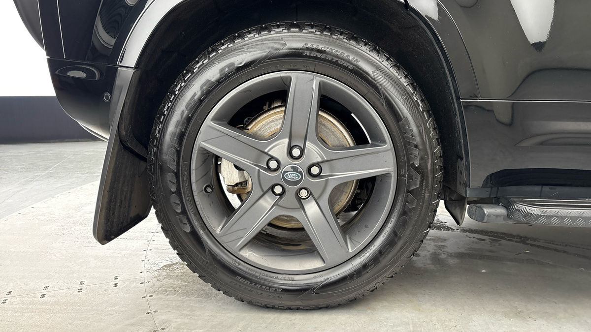 Land Rover Defender 110 Image 10