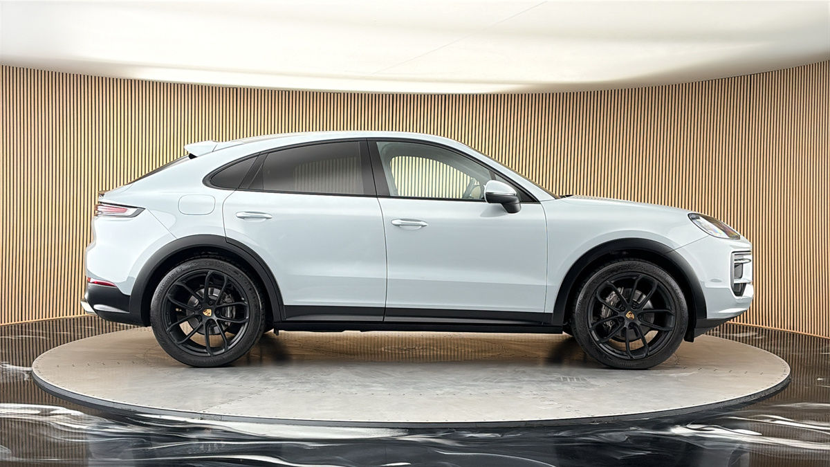 Porsche Cayenne Image 16