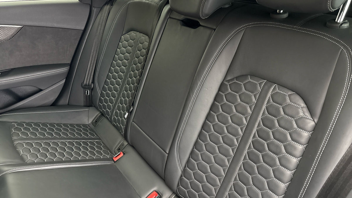 Audi RS4 Avant Image 8