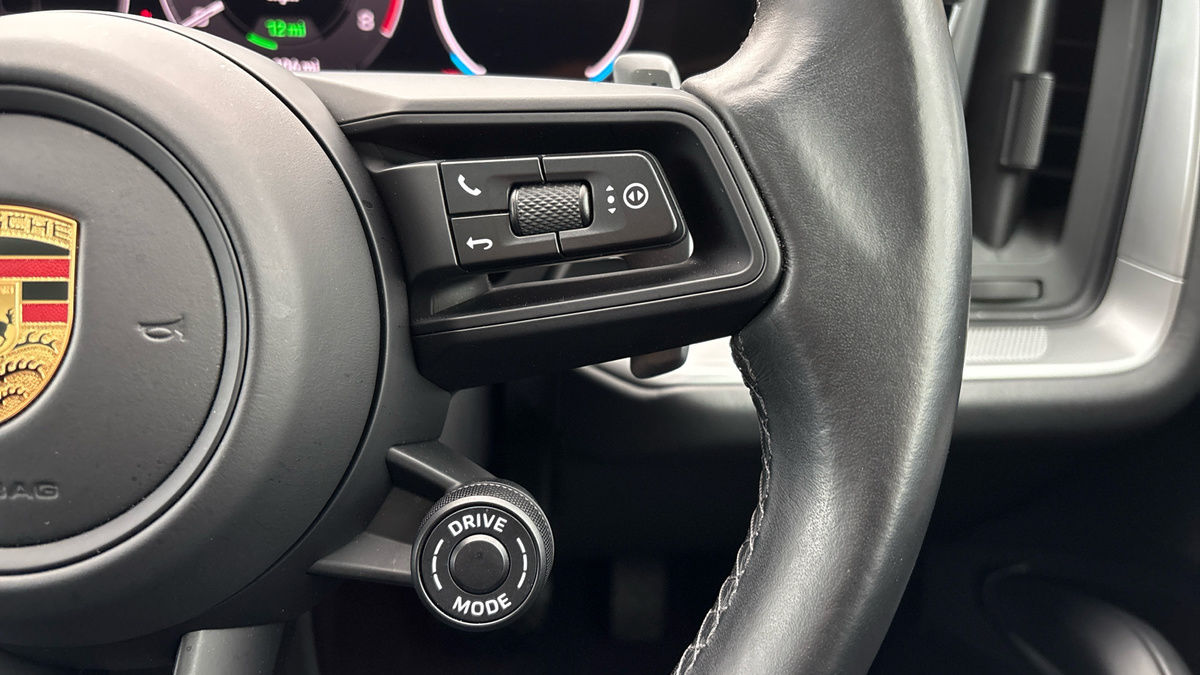 Porsche Cayenne Image 14