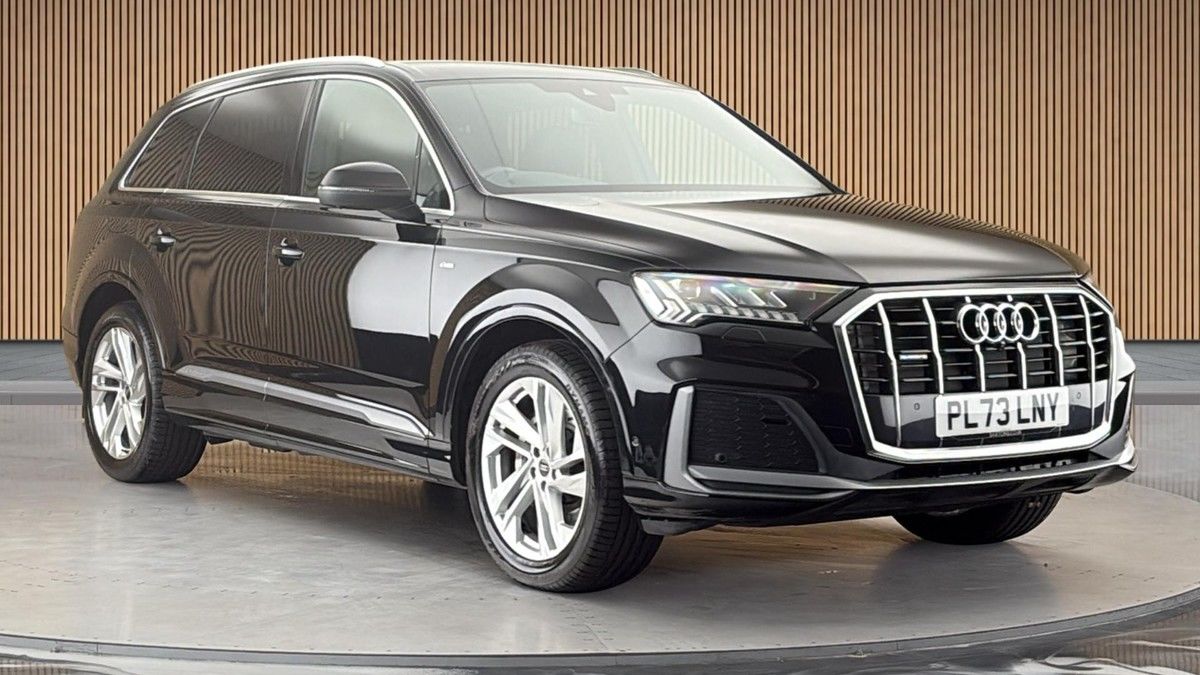 Audi Q7 Sticky Header Image