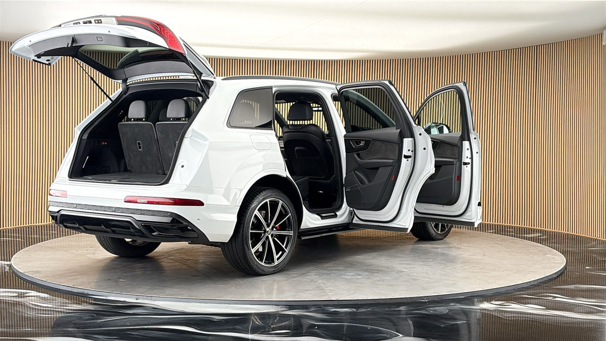 More views of Audi Q7