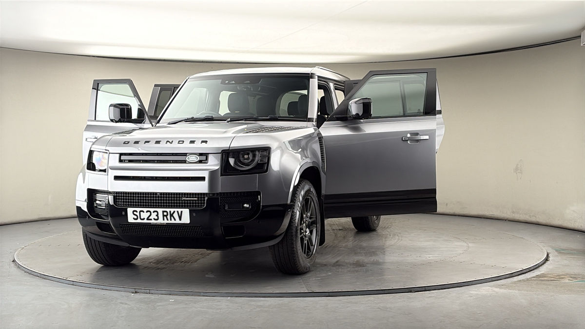 More views of Land Rover Defender 110