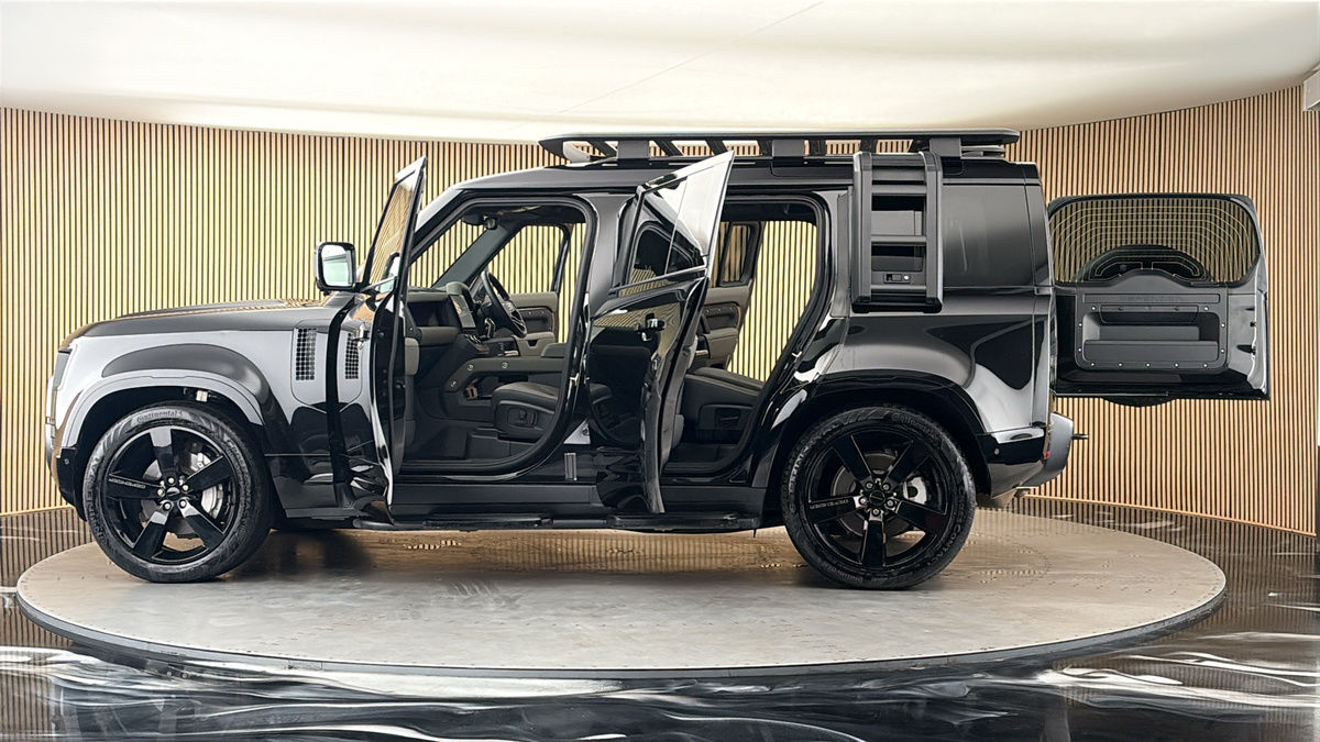 More views of Land Rover Defender 110