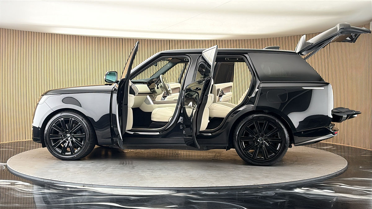 More views of Land Rover Range Rover
