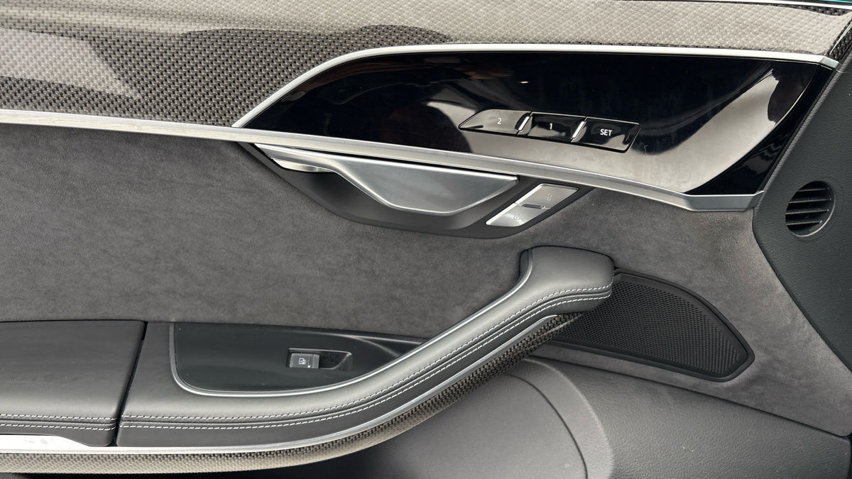Audi S8 Image 19