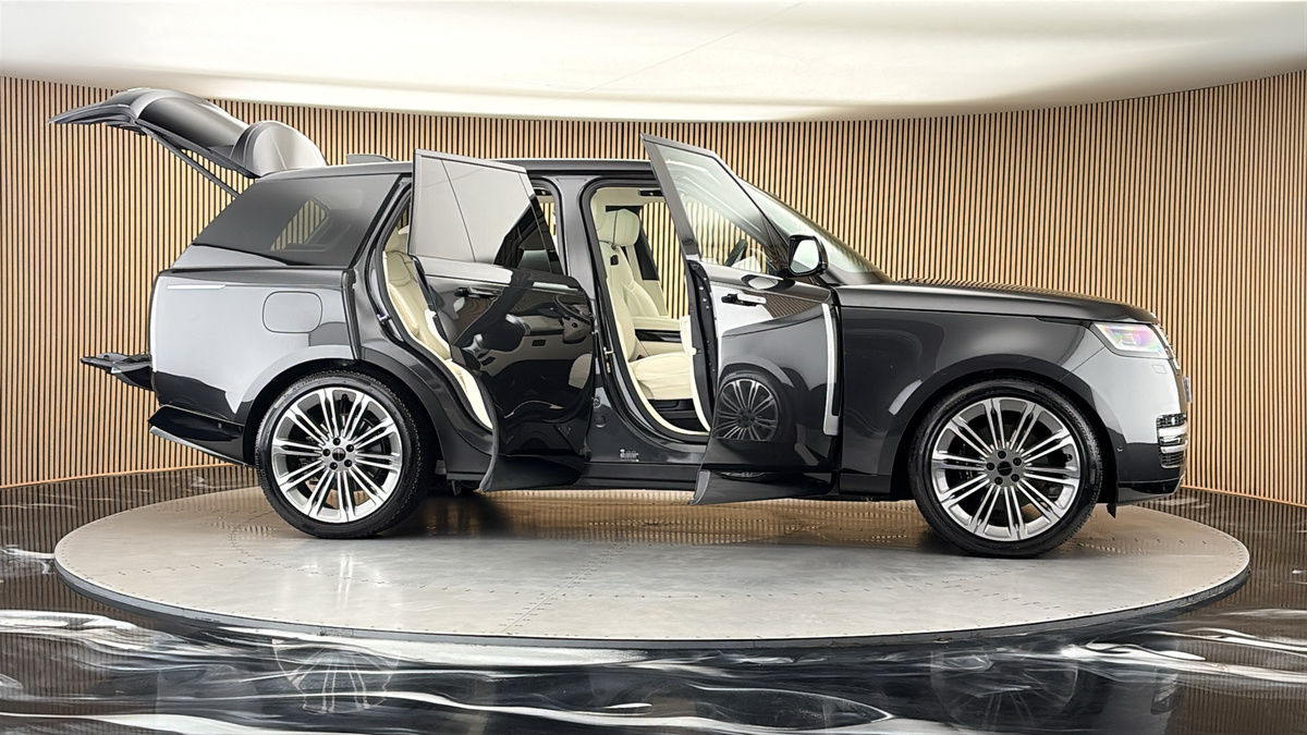 More views of Land Rover Range Rover