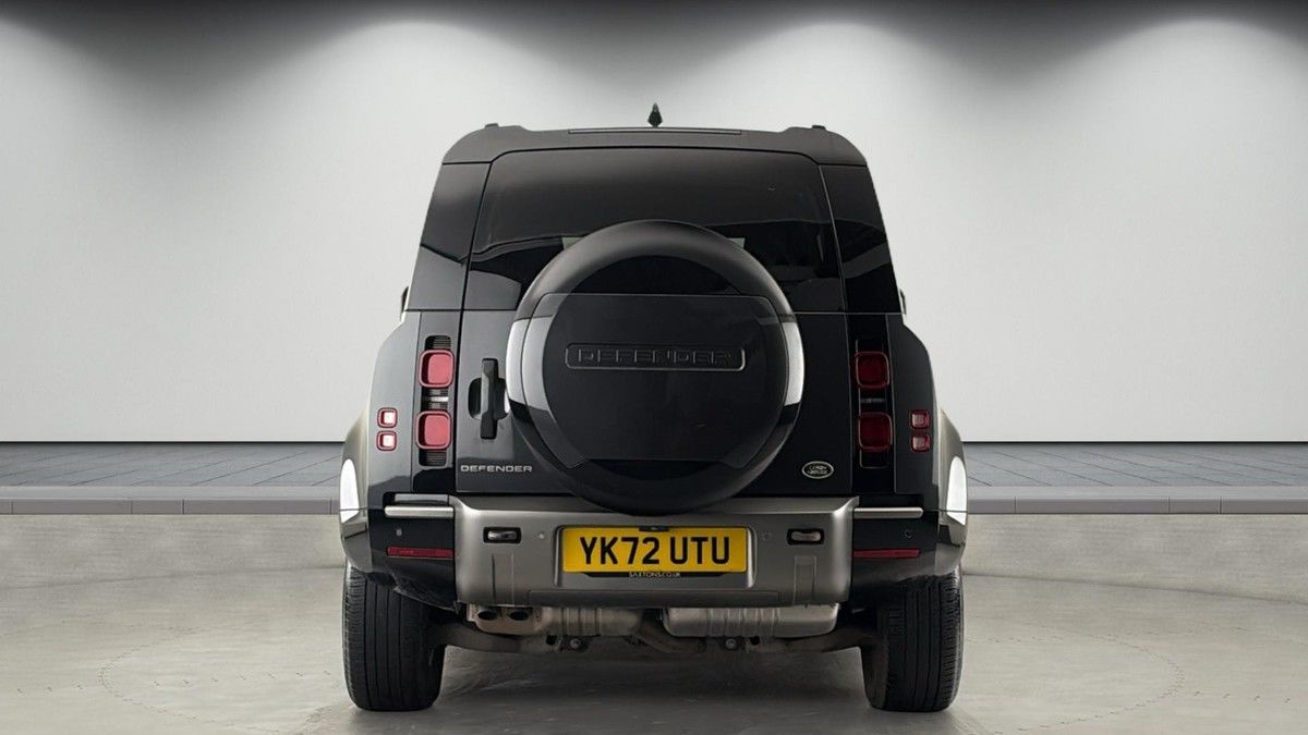 Land Rover Defender 110 Image 4