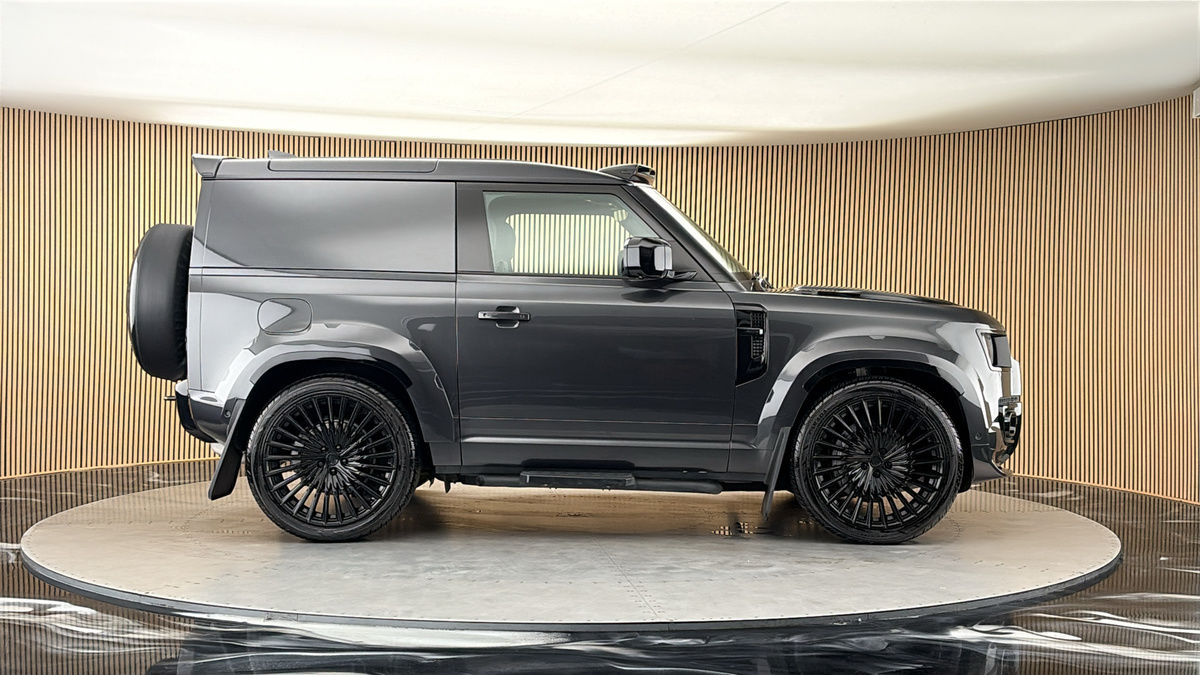 Land Rover Defender 90 Urban Image 16
