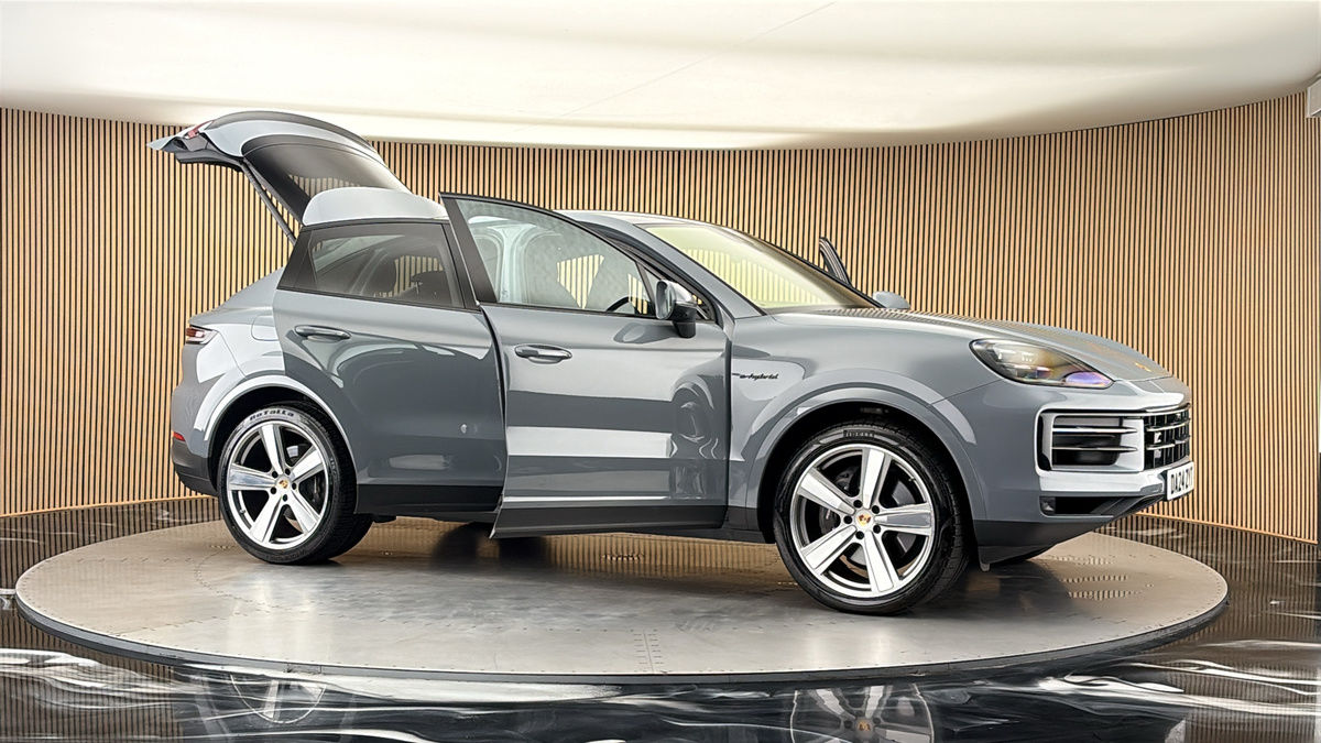 More views of Porsche Cayenne