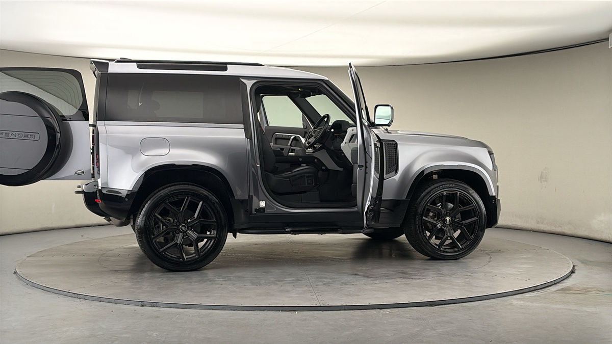 More views of Land Rover Defender 90