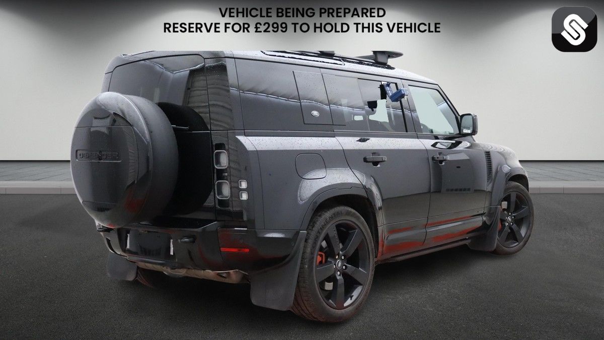 Land Rover Defender 110 Image 4