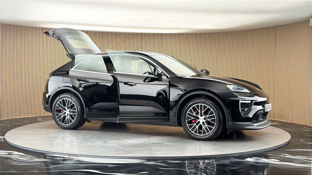More views of Porsche Macan