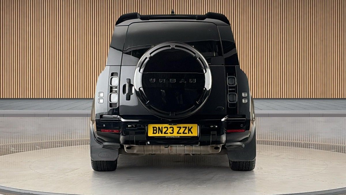 Land Rover Defender 130 Urban Image 4