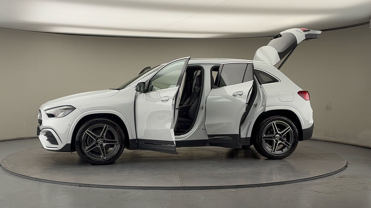 More views of Mercedes-Benz GLA