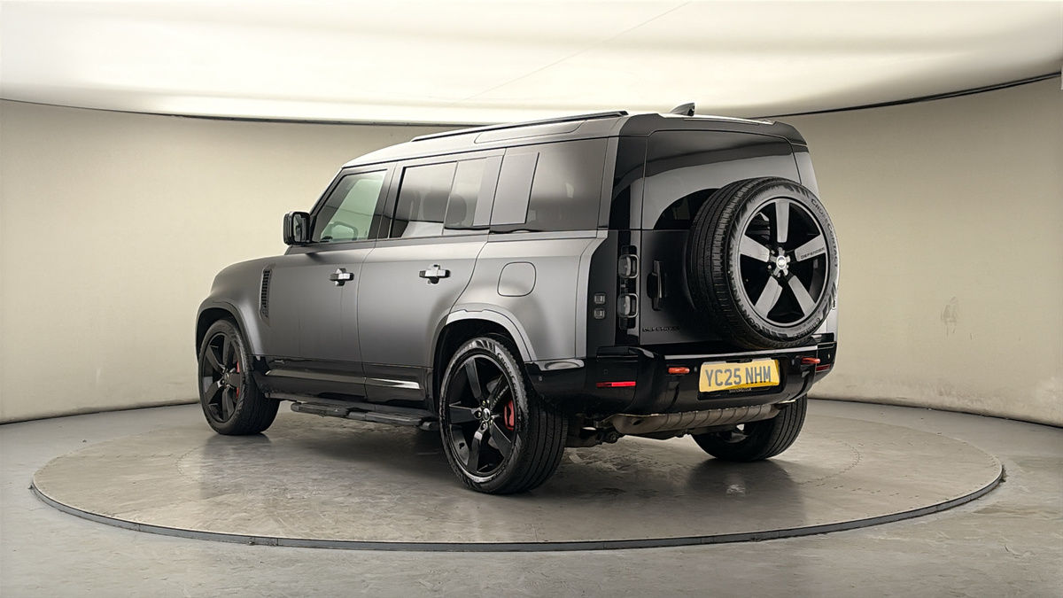 Land Rover Defender 110 Image 2