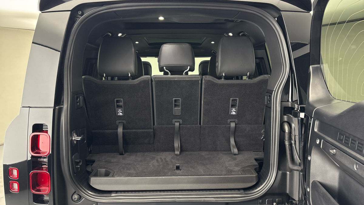 Land Rover Defender 130 Urban Image 11